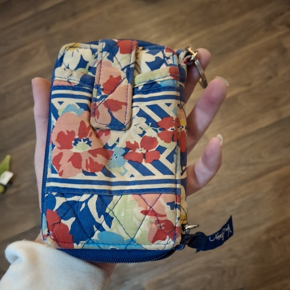 New Vera Bradley Quilted Summer Cottage Zip Around Wristlet Wallet. - Picture 4 of 11